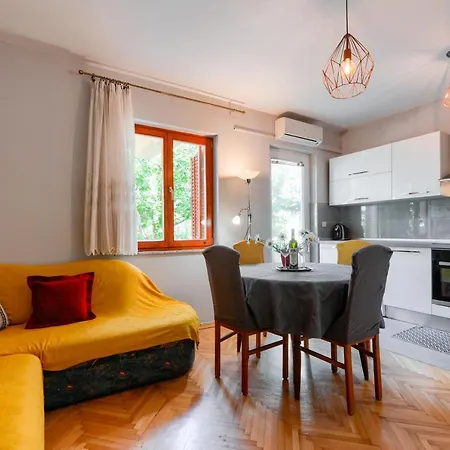 Apartment Andjela 2 *